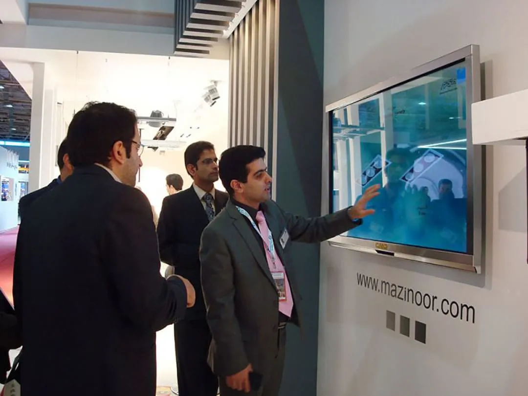 اجاره کامپیوتر لمسی کاواک در غرفه نمایشگاهی مازی نور